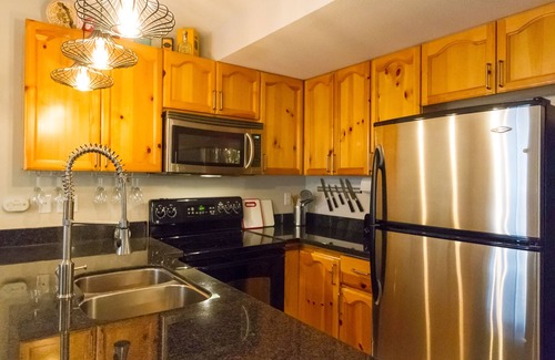 Village North House | Gorgeous 2 Bed, Sleeps 6, Fully Renovated, Village location!
