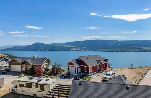 Central Okanagan Cottage | Gorgeous 3 Bedroom Lake View Cottage at La Casa