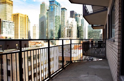 Downtown Montreal Apartment | Heart Of Montreal Festivals