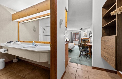 Sun Peaks Hotel | Hearthstone Lodge #424