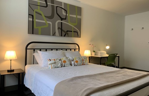 East Village Hostel | HI Calgary City Centre - Hostel