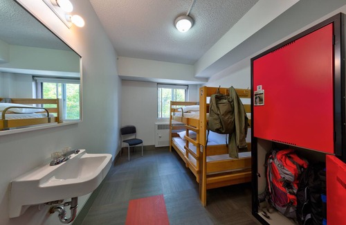 Whyte ave Hostel | HI Edmonton - Hostel