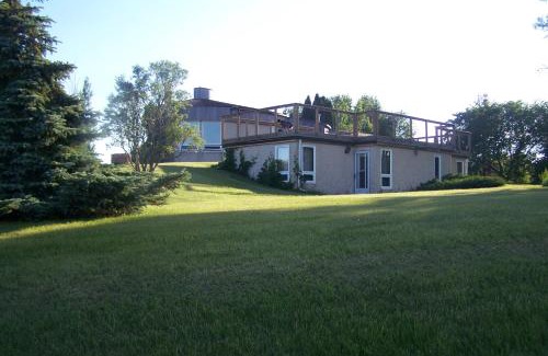 Division No. 16 Hostel | HI Rossburn 9 Finger Ranch