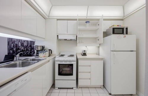 Bay Street Corridor Apartment | High Floor Bay St. Condo (Sleeps 4) w. Large Balcony Walk to Sick Kids Hospital