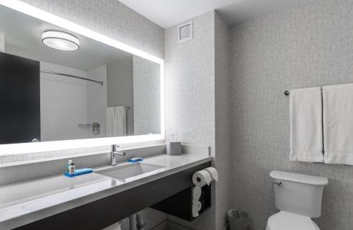 Saskatoon Downtown Hotel | Holiday Inn Express Hotel & Suites Saskatoon by IHG