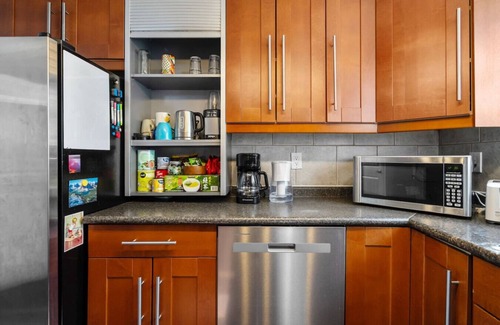 Southeast Calgary House | Home Away From Home » Pet Friendly » Work Space