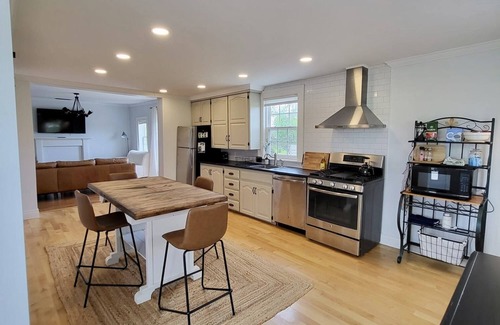 Stratford Apartment | Homestead 1810 - beautiful farmhouse suite minutes from Charlottetown