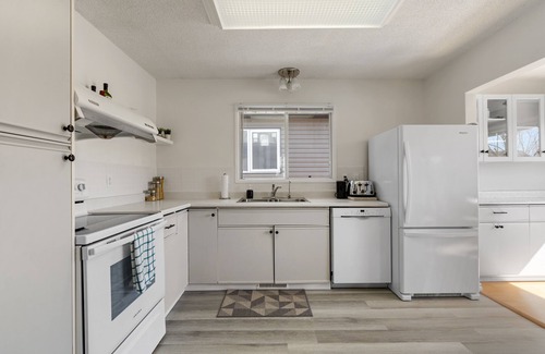 Drumheller House | Hoodoo Hideout | Family Retreat | King Suite