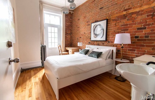Quartier des Spectacles Hostel | Hostel ∙ 8 guests