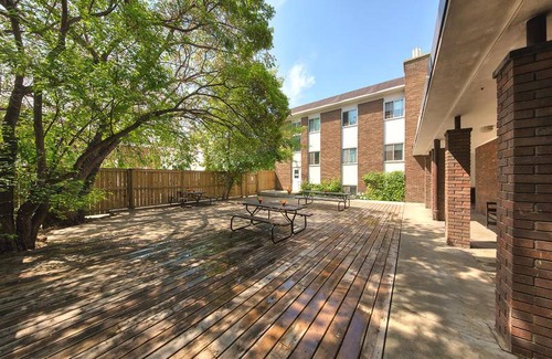 Whyte ave Hostel | Hostel ∙ 8 guests