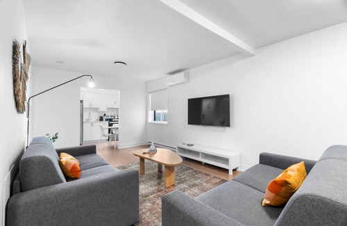 Little Italy Apartment | Hotel Laurence one bedroom apartment