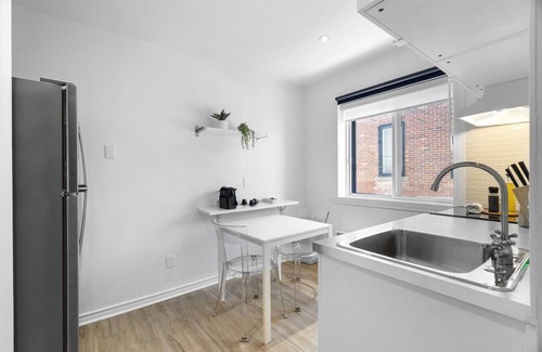 Little Italy Apartment | Hotel Laurence one bedroom apartment