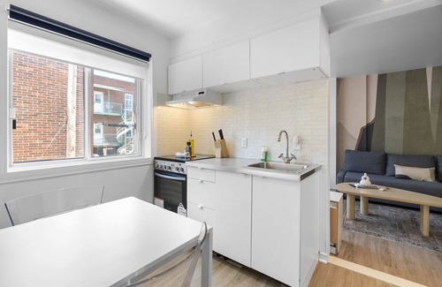 Little Italy Apartment | Hotel Laurence one bedroom apartment