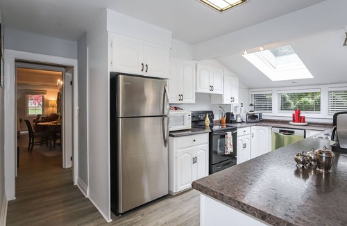 Historic Old Town House | 💖Huge #1 Location, Golf course, skyline Toronto, Lake, Main St, a short walk😊