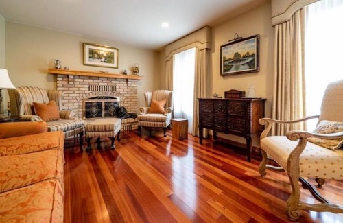 Selkirk House | Huge Gorgeous River View Home In East Selkirk
