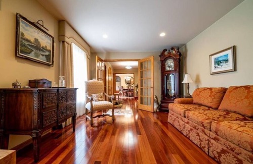 Selkirk House | Huge Gorgeous River View Home In East Selkirk