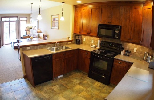 Sun Peaks House | Incredible multi level 2 bedroom + den townhouse, close to ski run