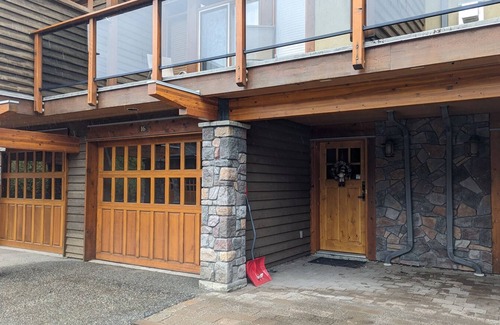 Sun Peaks House | Incredible multi level 2 bedroom + den townhouse, close to ski run