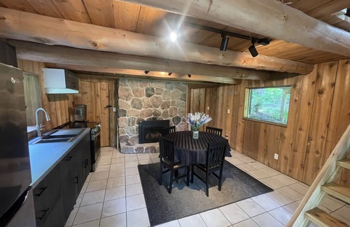 Innisfil Cabin | John Wayne Cedar Oasis