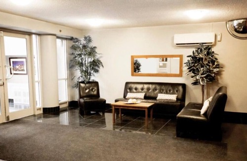 Quartier des Spectacles House | Just Minutes to Old Port! 3 Classy Units, Shopping & Dining, Full Kitchens