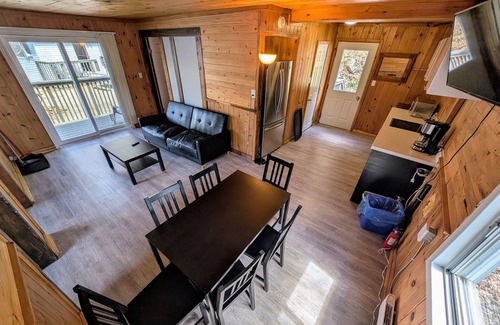 Algonquin Highlands Cottage | KAYAKS * CANOE * PADDLE BOARDS * WIFI * SATELLITE TV
