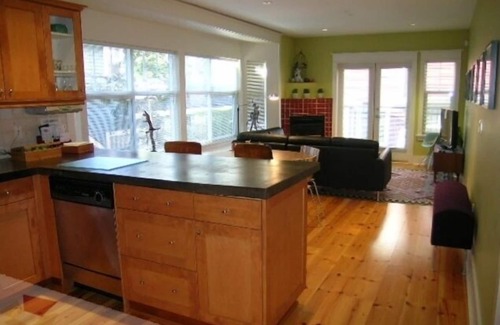 Kitsilano House | Kitsilano 2 BR+Den, 3 BA by UBC, Hospital, Beach: BOOK BY 10/31 SAVE $150/MONTH