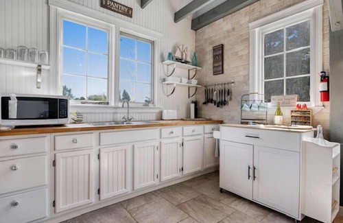 Mahone Bay House | Knotting Hill - A Storybook Stay in Mahone Bay