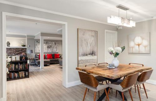 Village North Apartment | LAGOONS 20 Village location Rare 5BDR Condo With Private Hot Tub