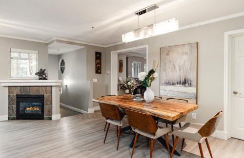 Village North Apartment | LAGOONS 20 Village location Rare 5BDR Condo With Private Hot Tub