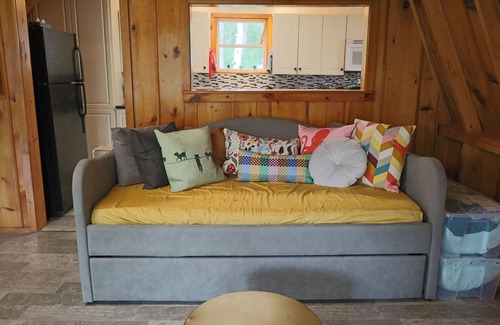 East Dalhousie Cottage | Lake front cottage with beach & dock (Pet-Friendly!)
