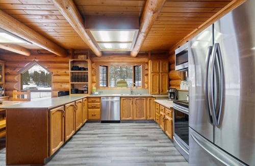 Magna bay Ski Chalet | Lakeview log cabin for large groups, 4 season fun! Beach access, buoy, hot tub