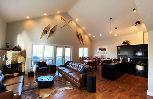 East Kootenay Apartment | Large Condo Mountain View (5 bed/Sleeps 11)