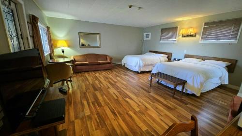 Cheticamp Hotel | Laurie's Inn