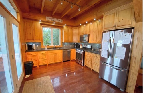 Lion's Head Cabin | Lion's Den Luxury Waterfront Oasis w/Hot Tub