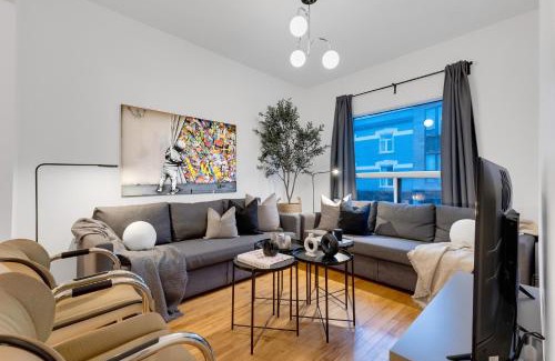 Plateau Mont Royal Apartment | LiV MTL Avenue