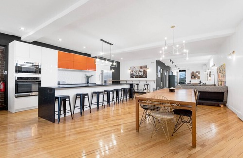 La Petite-Patrie Apartment | LiV MTL Plaza-3 Premium Bachelor Poker Foosball