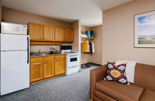 Jasper Hotel | Lobstick Lodge