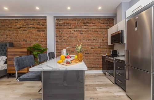 Mile End Condo | Loft Du Parc Lahai - Mile End - Glamorous Studio Apt 302