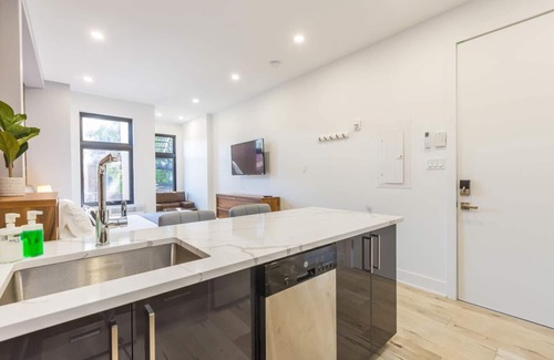 Mile End Condo | Lofts du Parc Lahaie - Mile End - Modern Luxury Studio Apt 204