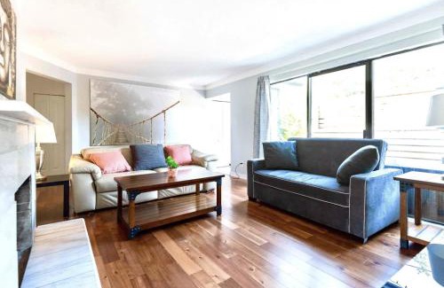 Saanich East House | LOVELY HOME 10 MINUTES TO DOWNTOWN !!!