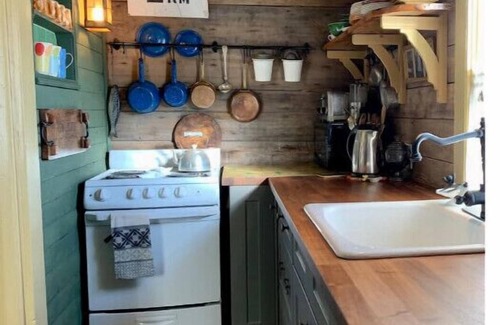 Twillingate House | Lupinfield Cottage - a Curated Guesthouse Experience