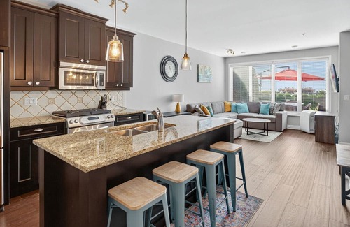 Westbank Condo | Luxurious Lakeside Oasis with Resort Amenities