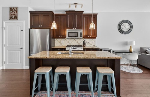 Westbank Condo | Luxurious Lakeside Oasis with Resort Amenities
