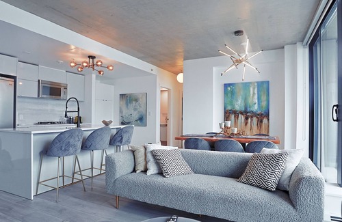 Crosstown Apartment | Luxury 2 Bed2 Bath condo in Vancouver's Prime Location Perfect for site seeing