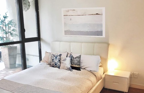 Downtown Vancouver Apartment | Luxury Beautiful Suite in the Heart of Downtown