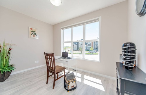 Southwest Calgary House | Luxury cozy home in the south of Calgary