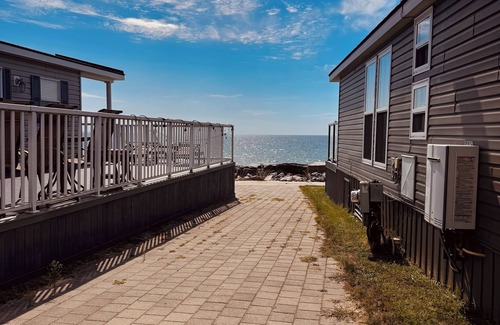 Sherkston Cottage | Luxury Lakeview Modern 3 Bedroom Cottage at Sherkston Shores.