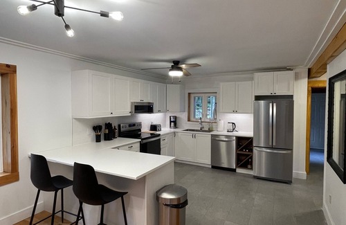 Port Sydney Cottage | Luxury log lake home in the heart of Muskoka.