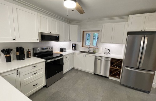 Port Sydney Cottage | Luxury log lake home in the heart of Muskoka.