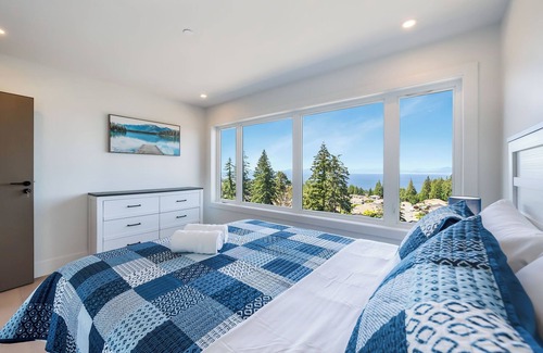Regional District of Nanaimo House | Luxury! New Built! Roof Top Ocean View! AC&BBQ